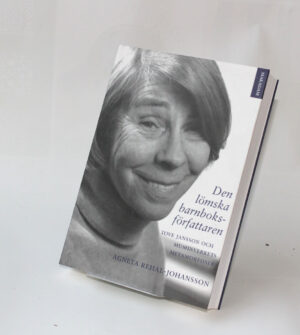 Den lömska barnboksförfattaren : Tove Jansson och muminverkets metamorfoser
